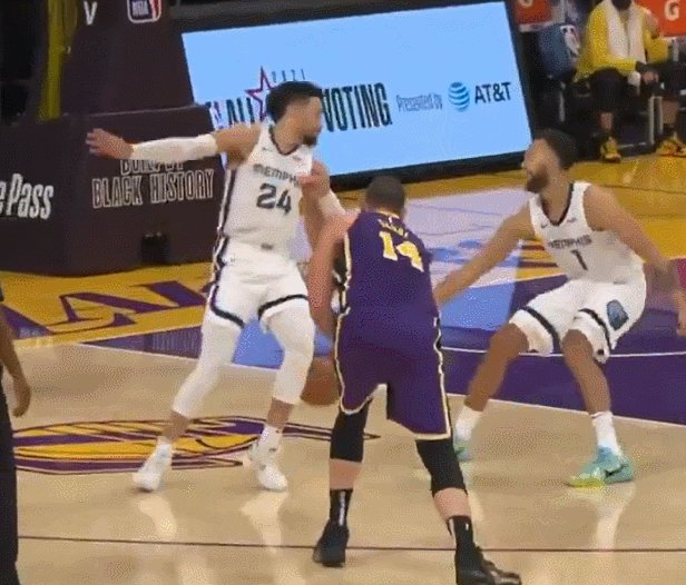 PA视讯官网-爆扣拉弓似满月!36岁詹皇距过气还远 距MVP很近